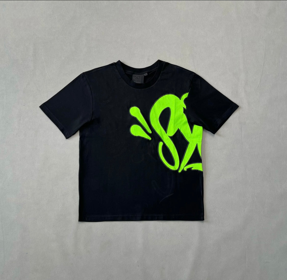 Syna World OG Green Graphic