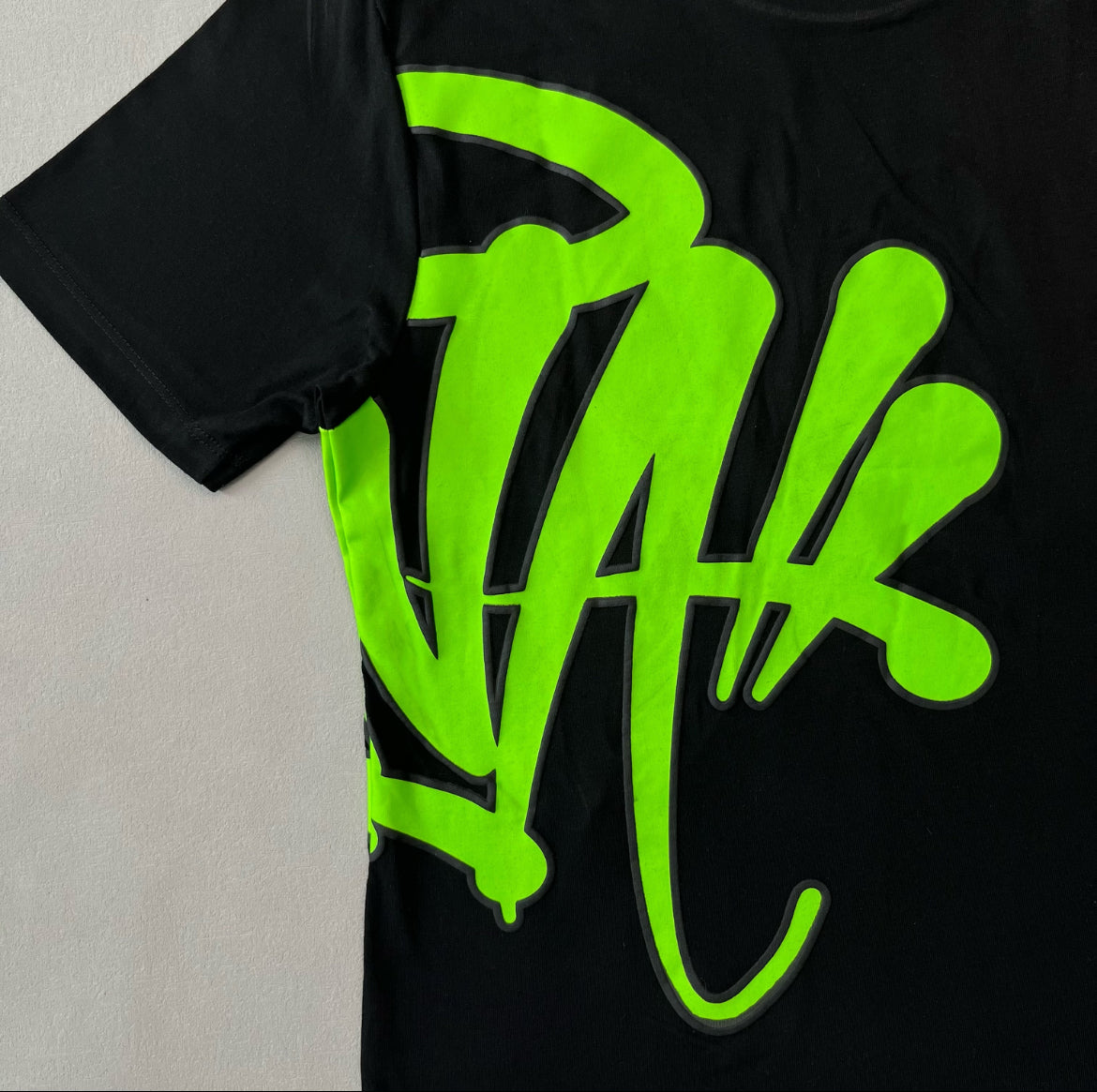 Syna World OG Green Graphic